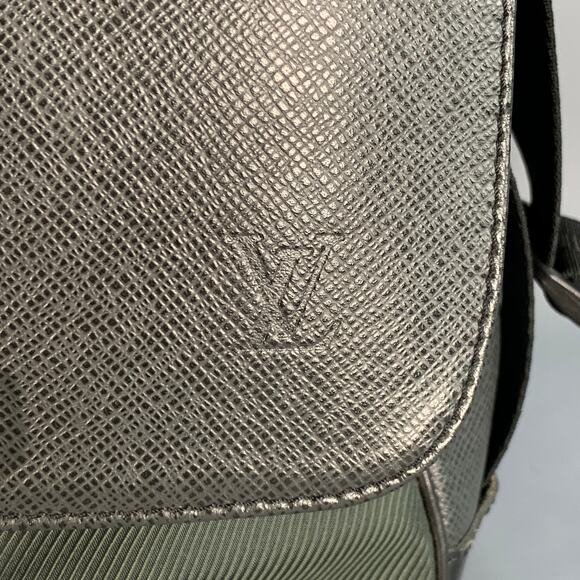 LOUIS VUITTON Dersou Taiga Black Green Nylon Twill Leather Messenger Bag - Picture 2 of 10